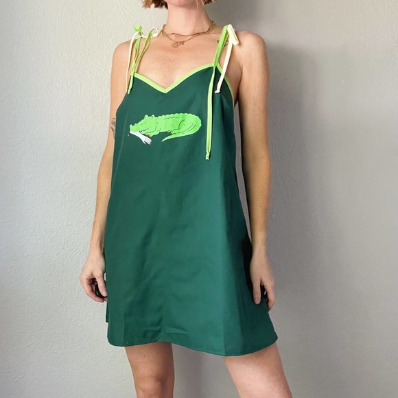 Tuesday Bassen Dresses & Skirts - Tuesday Bassen Green Alligator Print Tie Sleeve Mini Dress